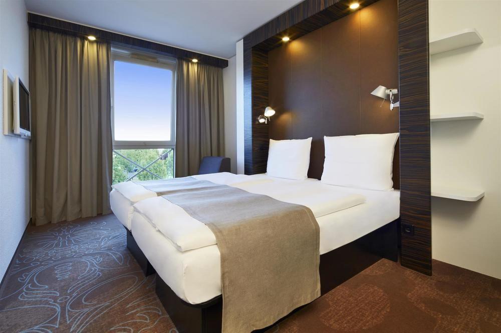 B&B Hotel Muenchen-Putzbrunn Zewnętrze zdjęcie