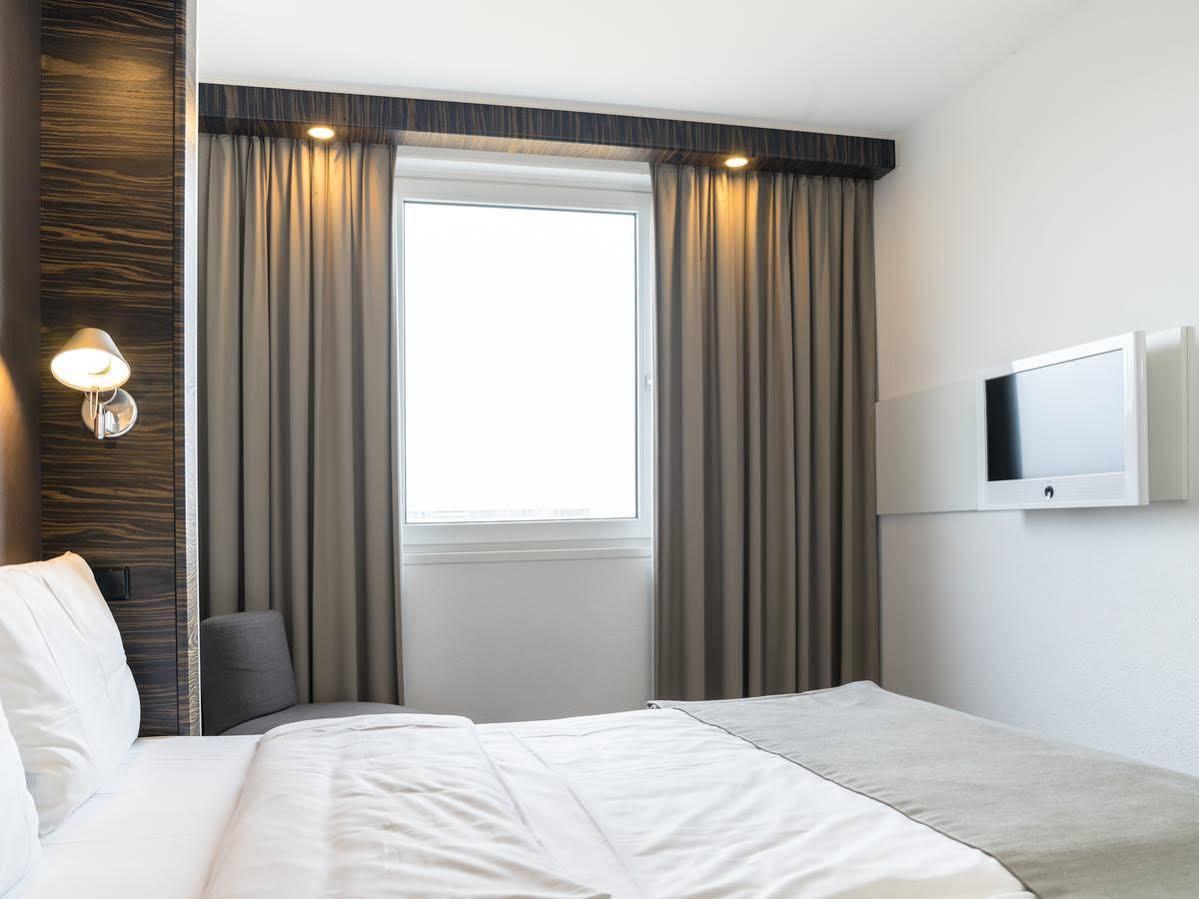 B&B Hotel Muenchen-Putzbrunn Zewnętrze zdjęcie