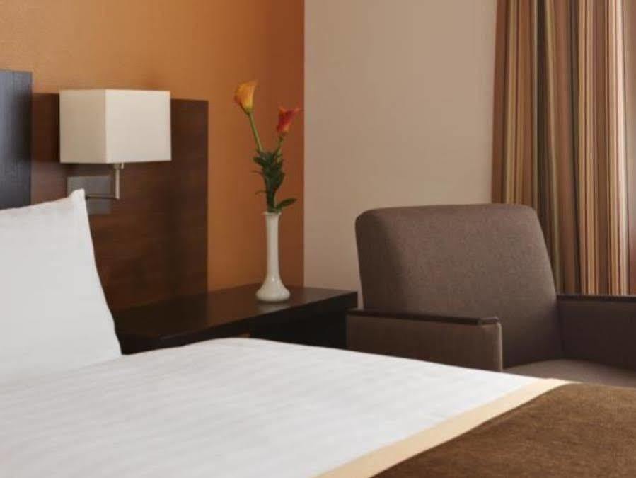 B&B Hotel Muenchen-Putzbrunn Zewnętrze zdjęcie