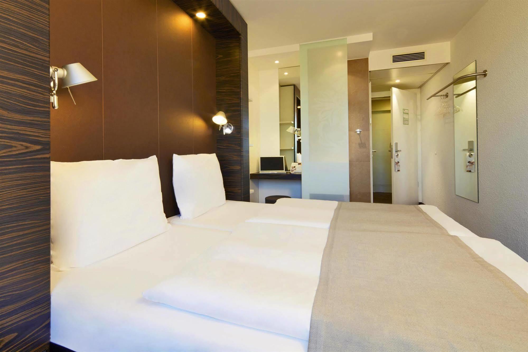 B&B Hotel Muenchen-Putzbrunn Zewnętrze zdjęcie