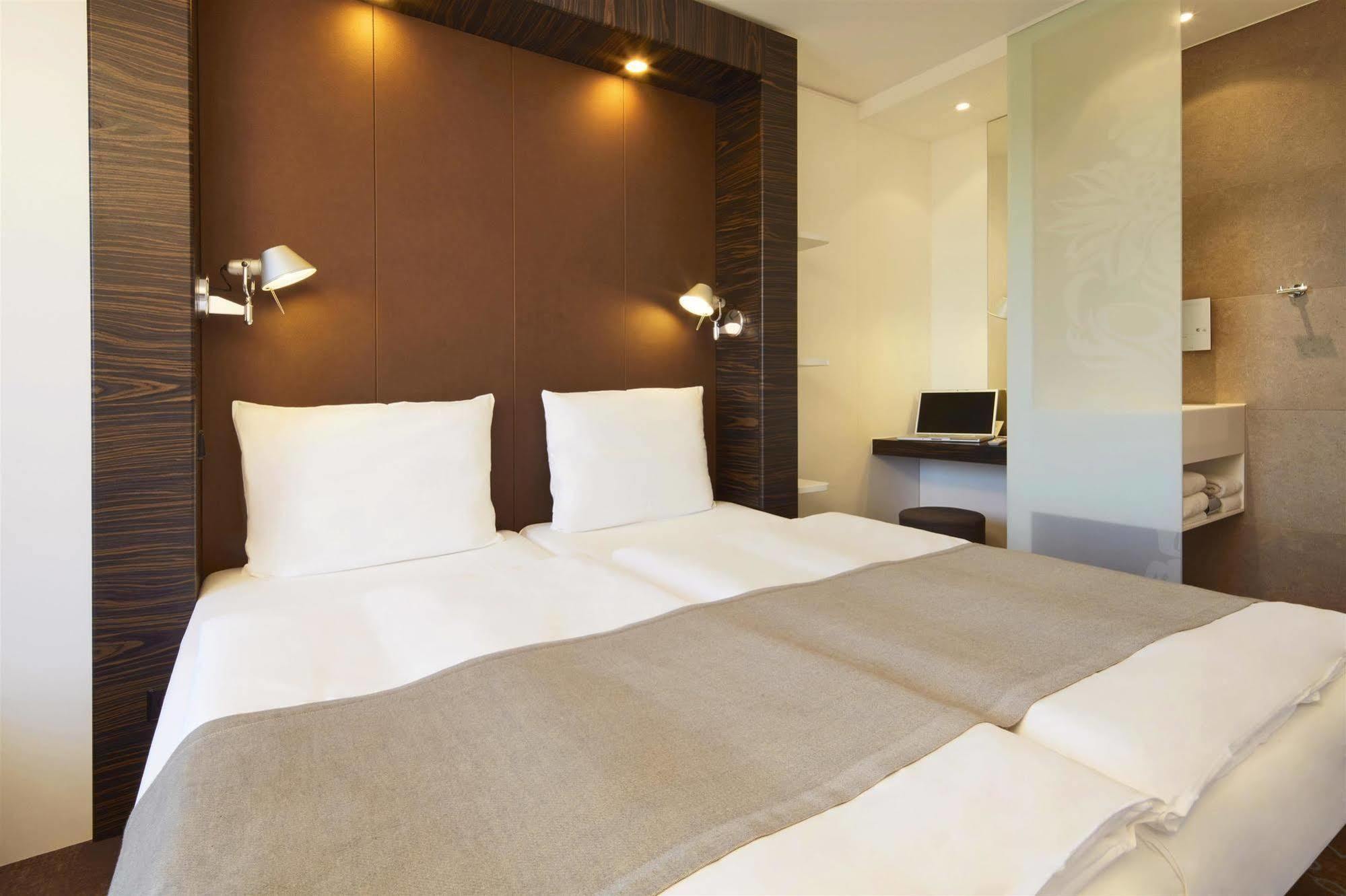 B&B Hotel Muenchen-Putzbrunn Zewnętrze zdjęcie