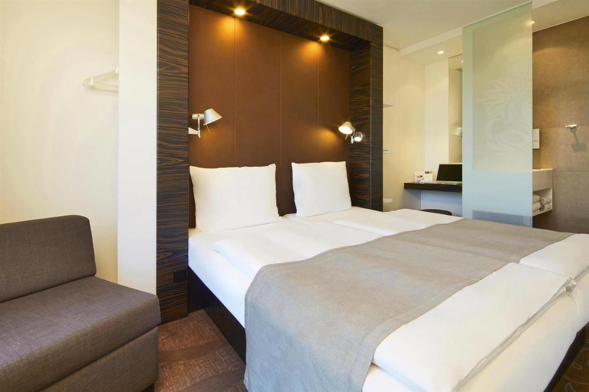 B&B Hotel Muenchen-Putzbrunn Zewnętrze zdjęcie